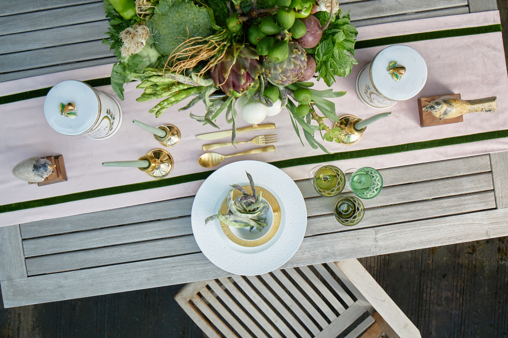 Truffle Bee Velvet runner (1).jpg Truffle Bee Velvet runner (1).jpg